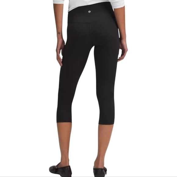 Lululemon | Women's Classic Black Align Cropped Workout Leggings (Size 4) - Picture 10 of 10